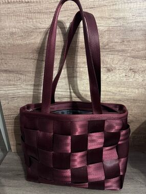 Harvey’s large tote / black cherry/ burgundy seatbelt bag. EUC